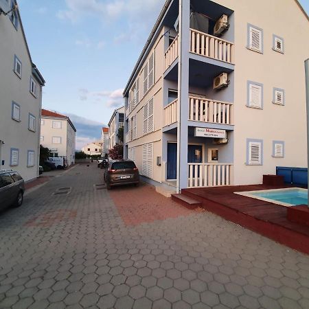 Mirce Aparthotel Marina Gromela מראה חיצוני תמונה
