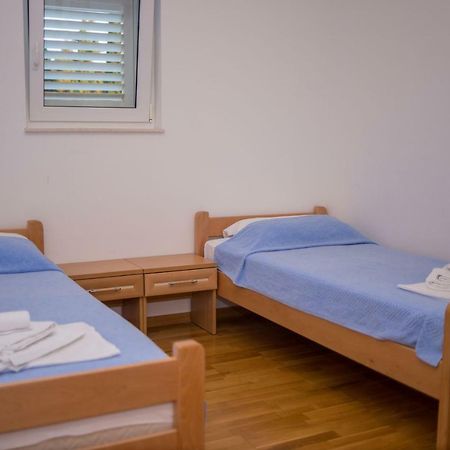 Mirce Aparthotel Marina Gromela מראה חיצוני תמונה