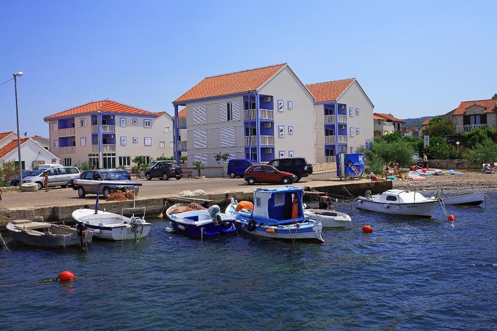 Mirce Aparthotel Marina Gromela חדר תמונה