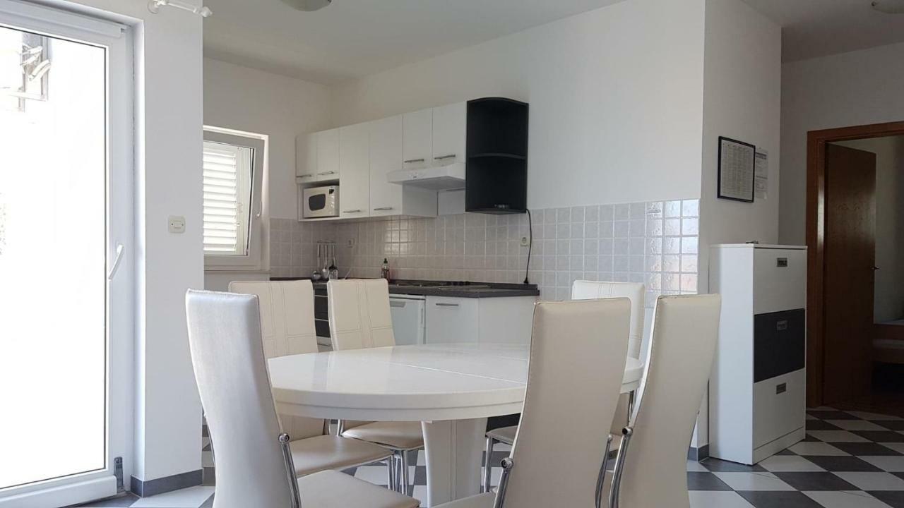Mirce Aparthotel Marina Gromela מראה חיצוני תמונה