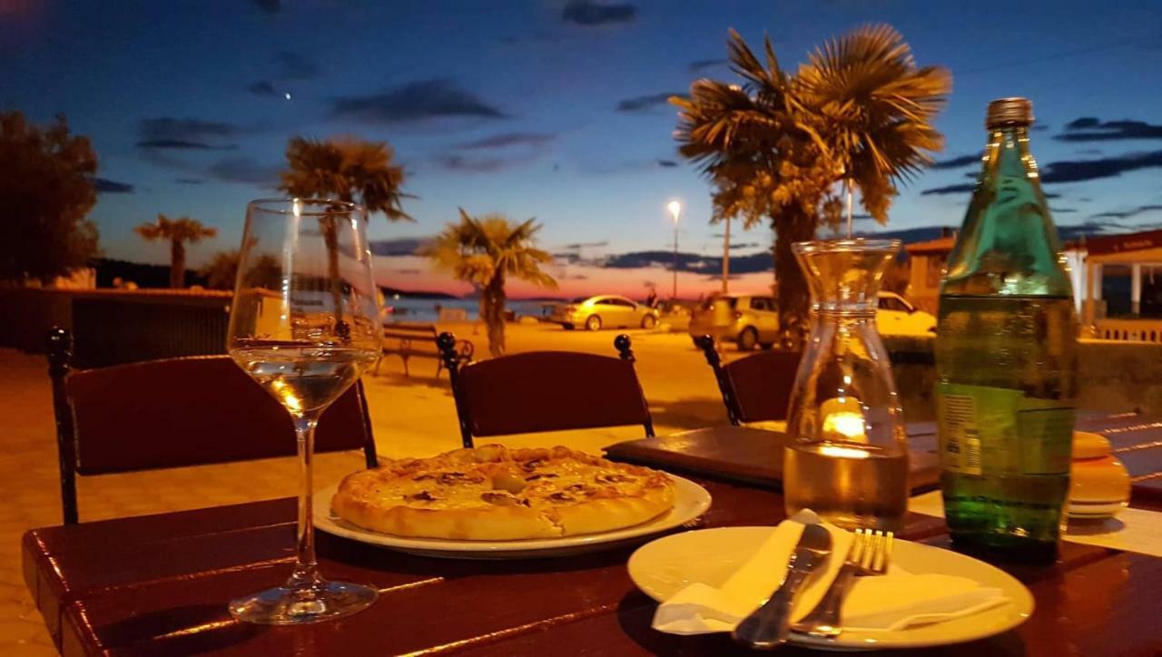 Mirce Aparthotel Marina Gromela מראה חיצוני תמונה