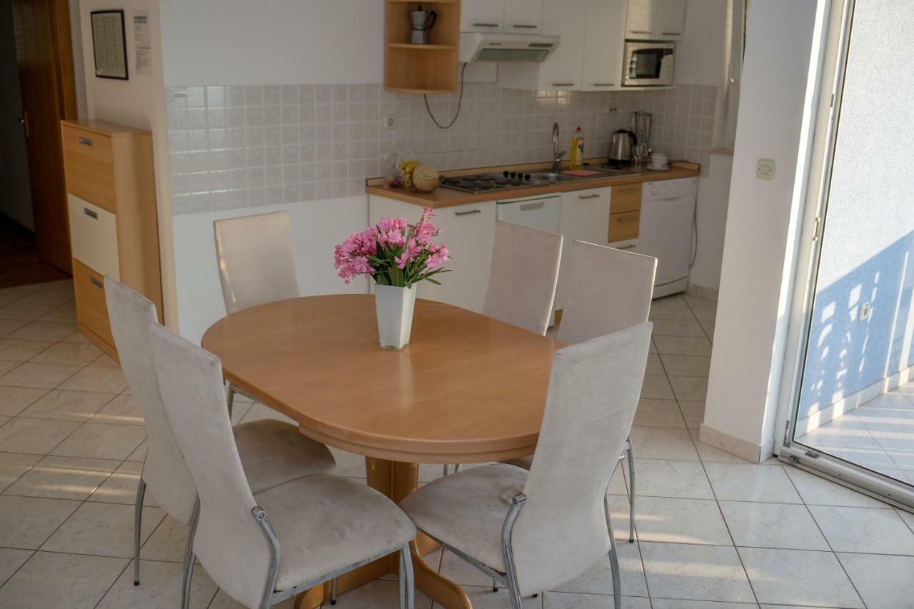 Mirce Aparthotel Marina Gromela מראה חיצוני תמונה