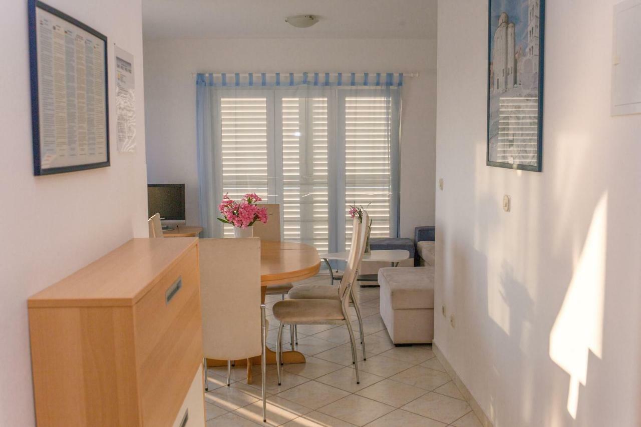 Mirce Aparthotel Marina Gromela מראה חיצוני תמונה