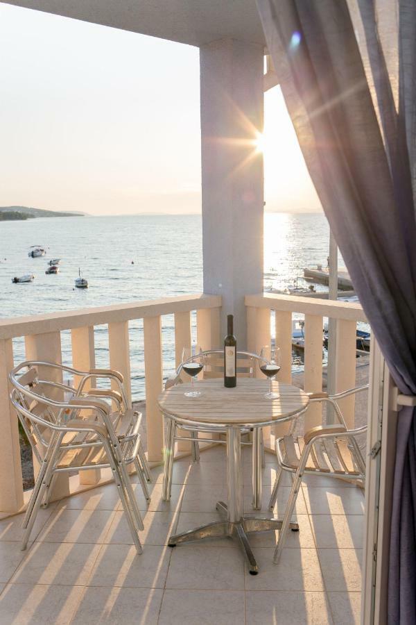 Mirce Aparthotel Marina Gromela מראה חיצוני תמונה