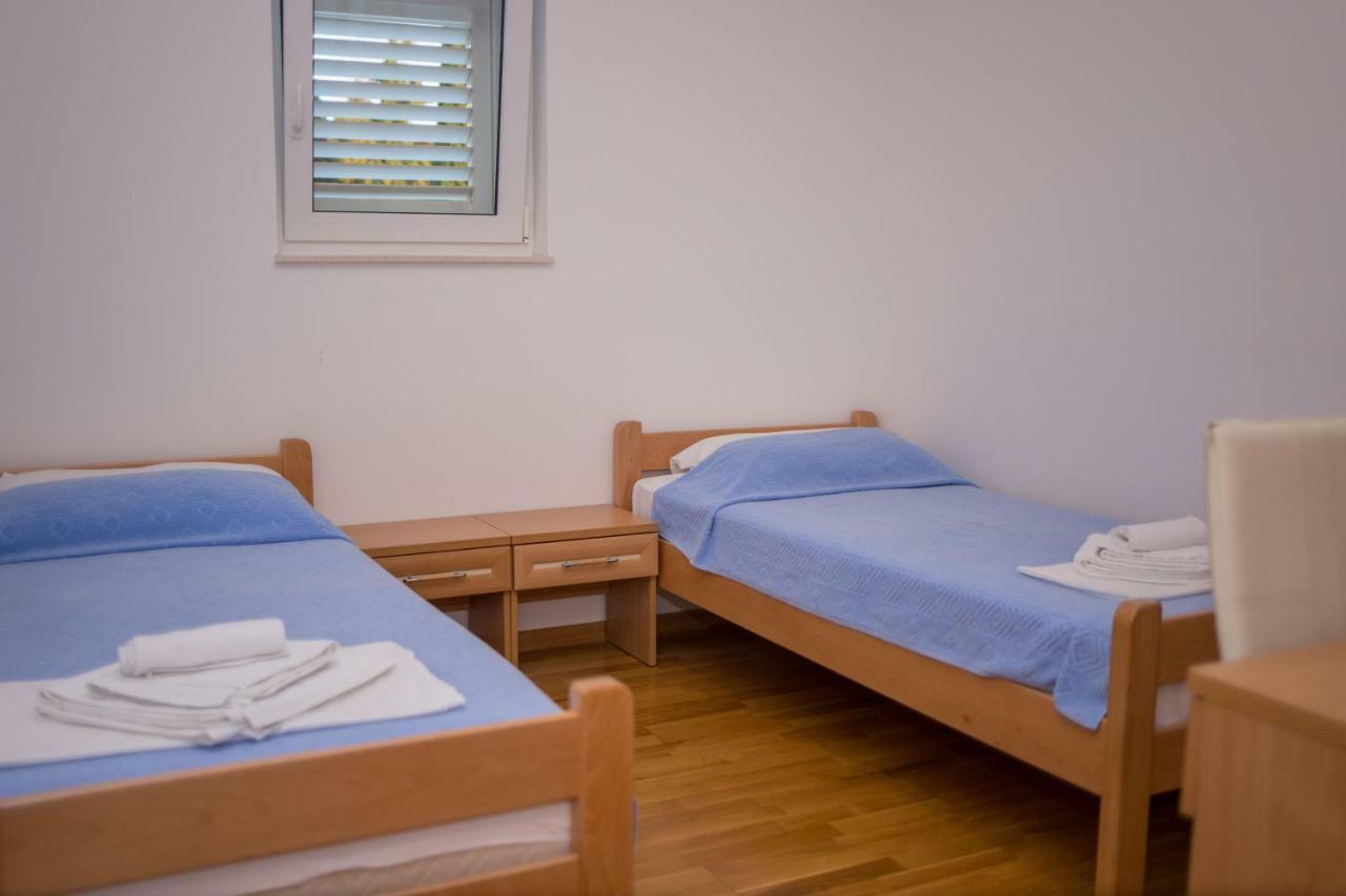 Mirce Aparthotel Marina Gromela מראה חיצוני תמונה