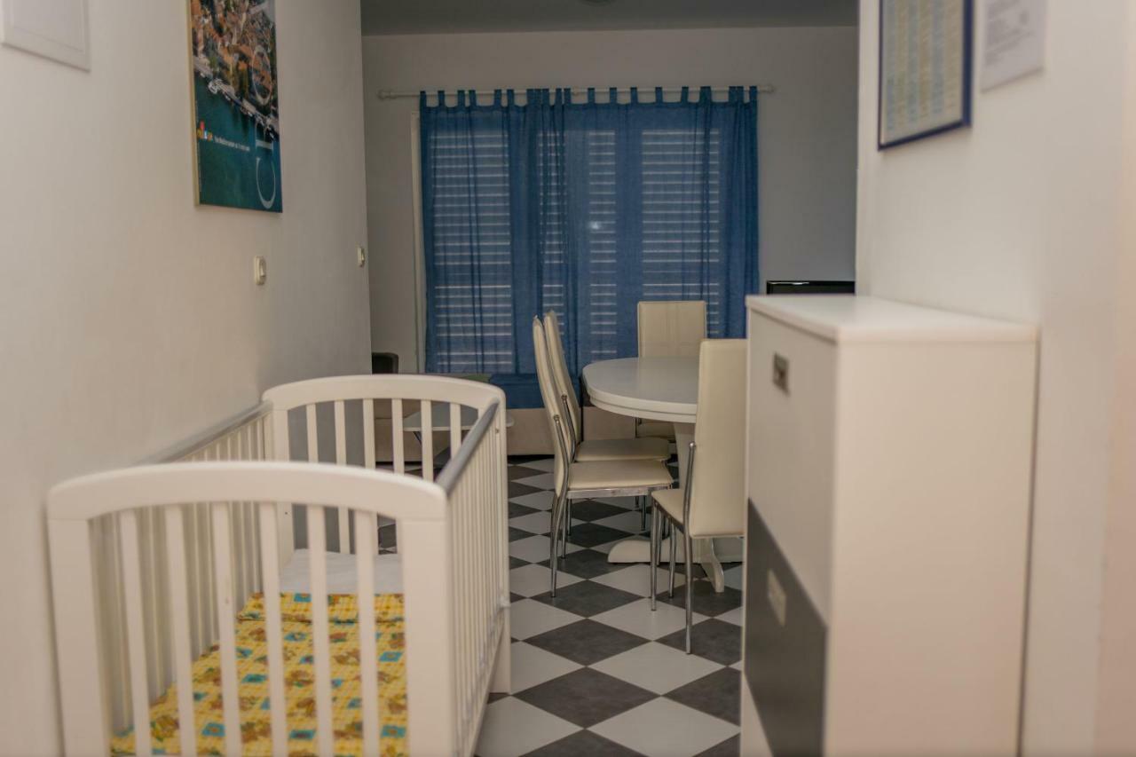Mirce Aparthotel Marina Gromela מראה חיצוני תמונה