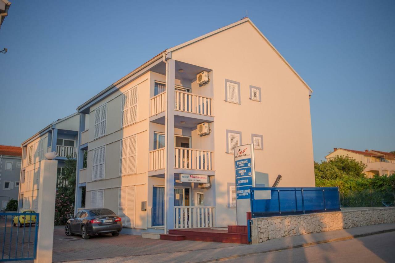 Mirce Aparthotel Marina Gromela מראה חיצוני תמונה