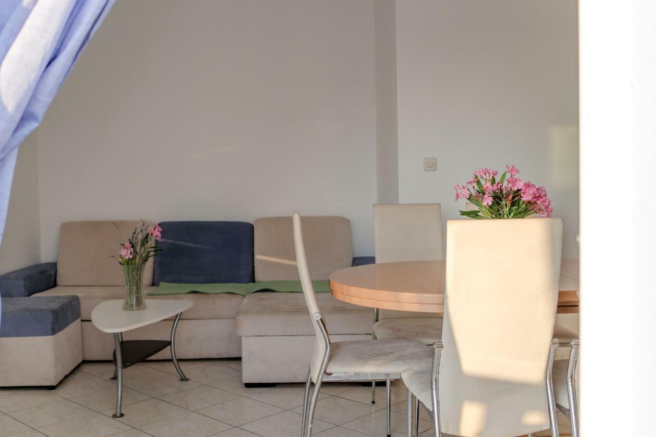 Mirce Aparthotel Marina Gromela מראה חיצוני תמונה