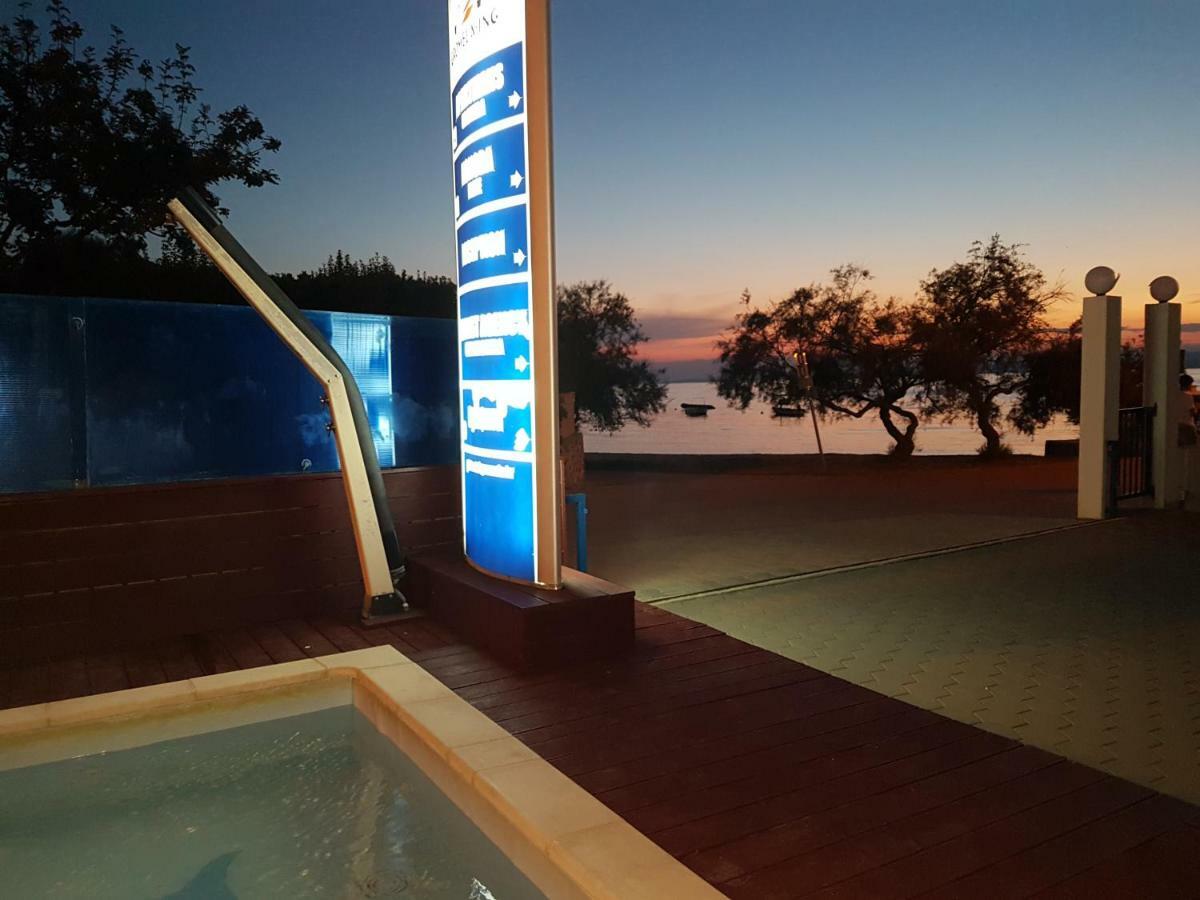 Mirce Aparthotel Marina Gromela מראה חיצוני תמונה